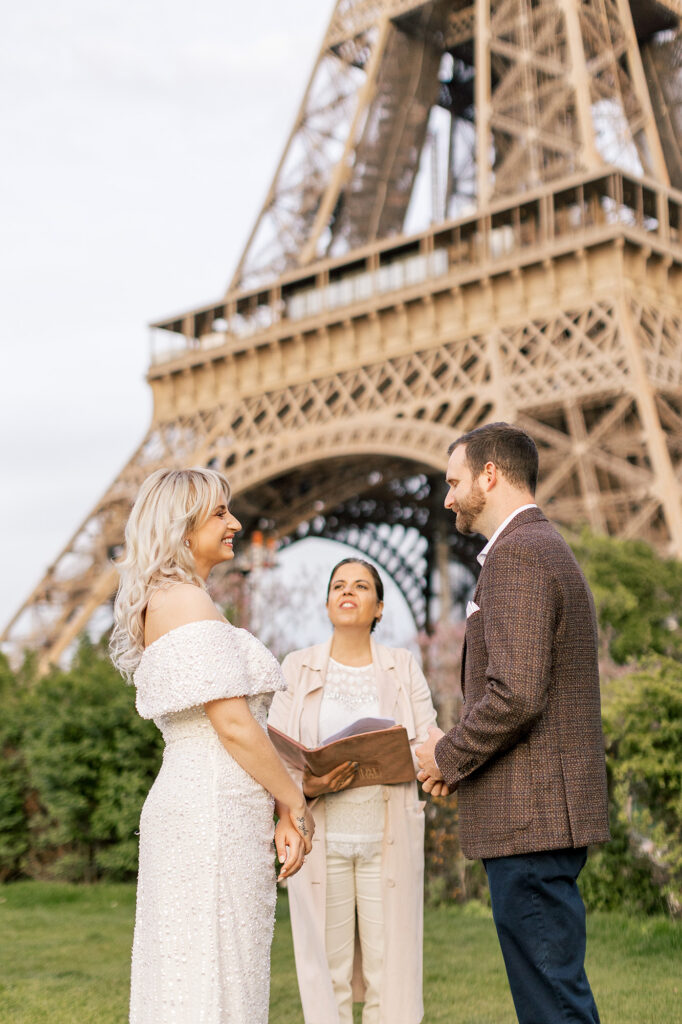 paris elopement photoshoot eiffel tower