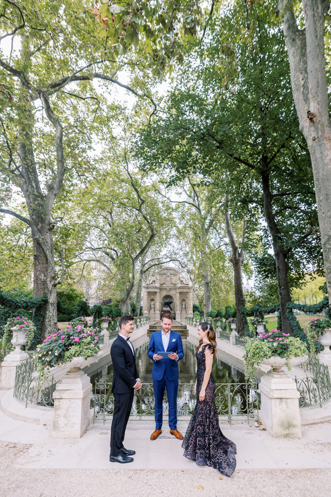a couple eloping in Paris in front of the Medici Fountain in the jardin du luxembourg